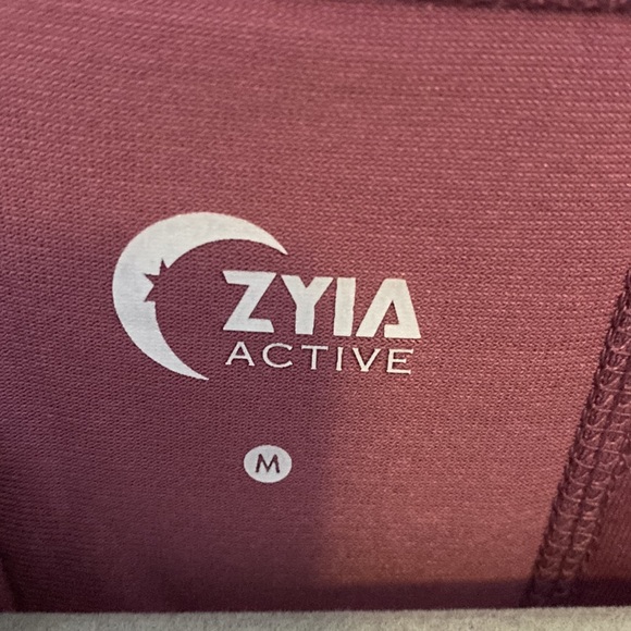 New with tags Zyia tank top with open back - Picture 4 of 9